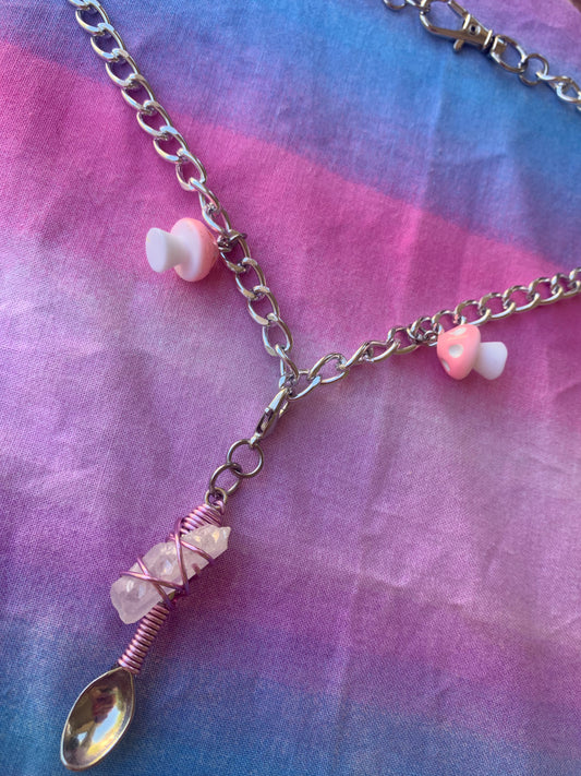 pink "RAVE CHAIN" spoon